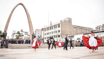 Las bandas interpretan himnos, cuecas,