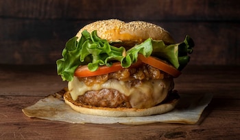 Hamburguesas jugosas, hechas con carne