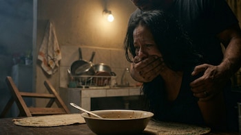 Violencia intrafamiliar contra mujeres persiste en El Salvador: 2,204 casos reportados solo en 2025