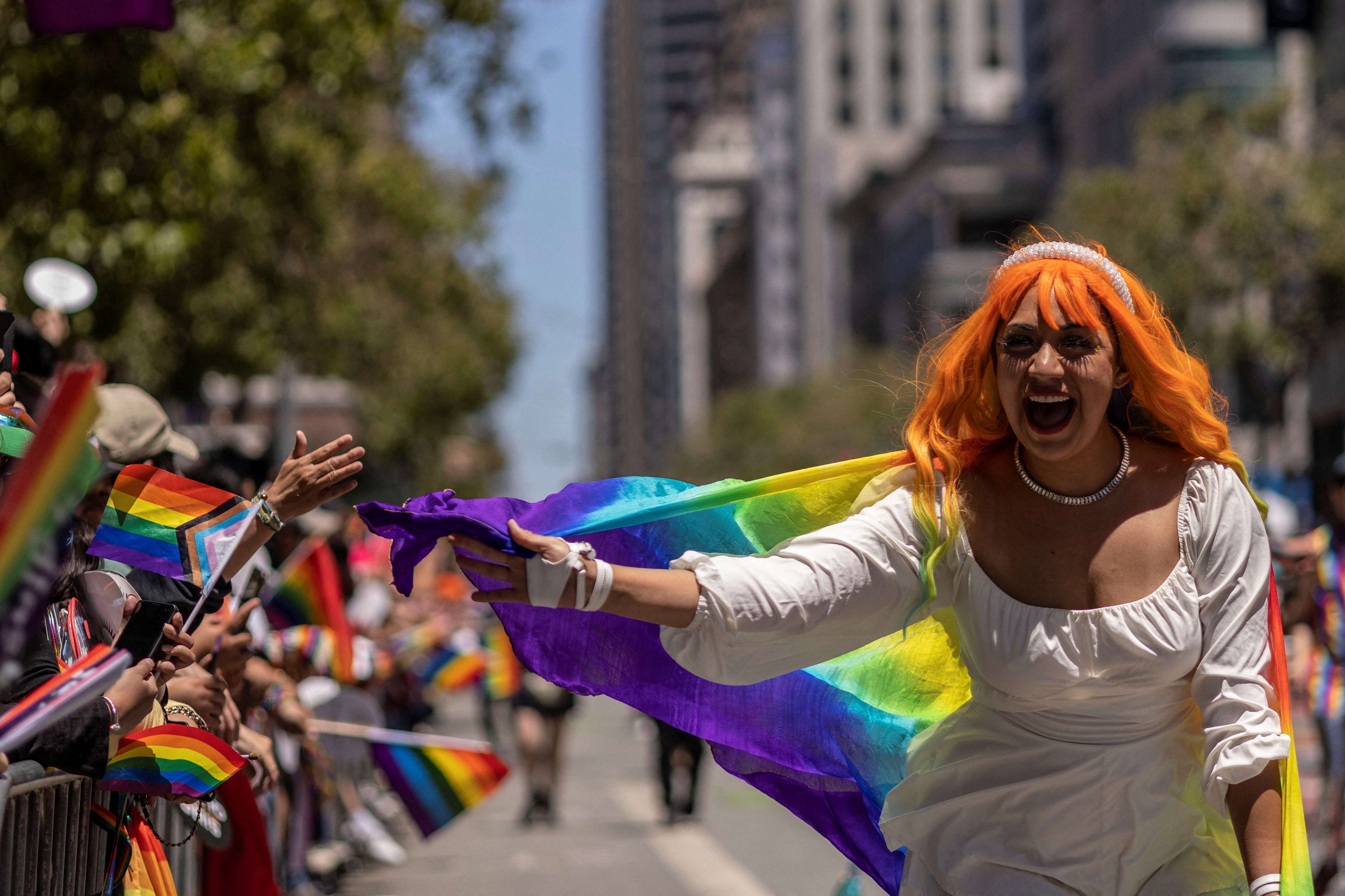 Las leyes estatales y las órdenes ejecutivas de la administración Trump limitan la participación de personas trans en deportes, el uso de baños y el acceso a atención médica especializada (REUTERS/Carlos Barria)