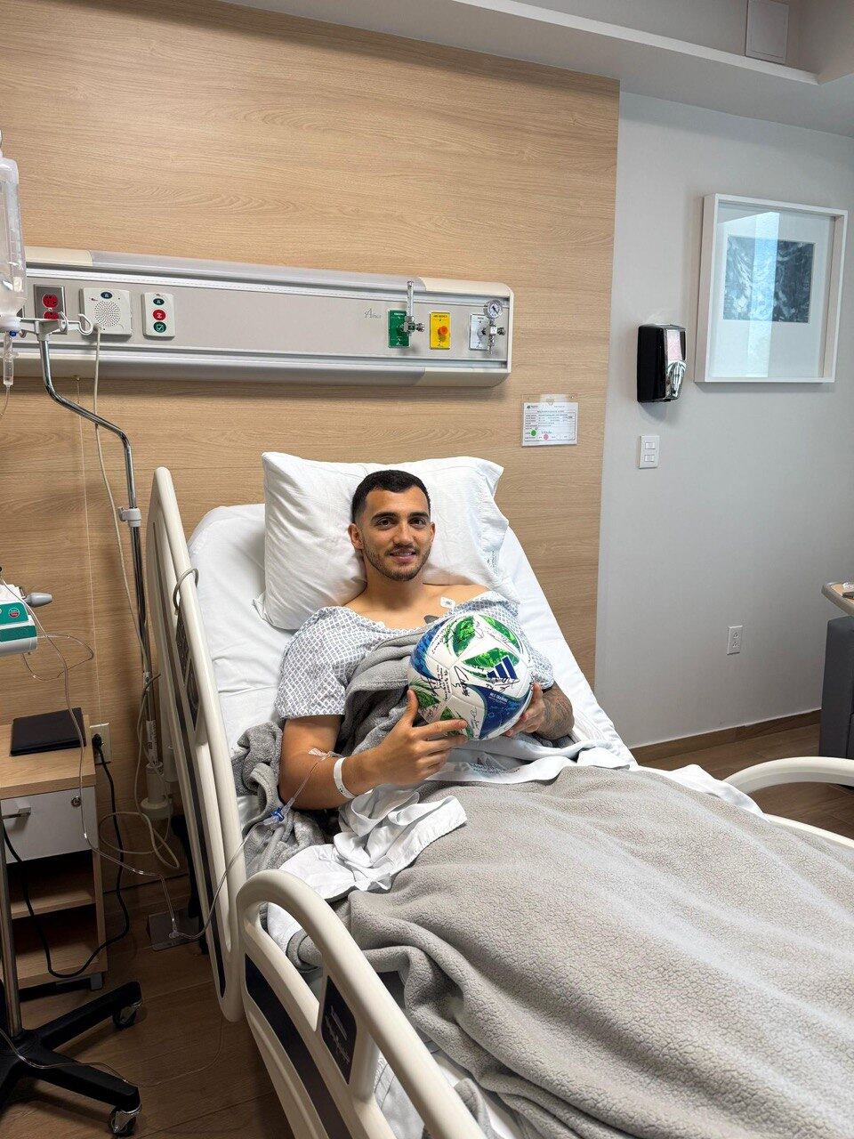 Luis Chávez fue operado de la rodilla derecha para la reconstrucción del ligamento (FMF)