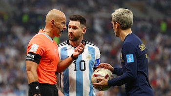 El árbitro de la final ante Francia, designado para el debut de Argentina ante Argelia en el Mundial 2026