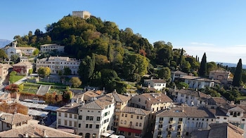 Vestigios prehistóricos, historias de monarquías