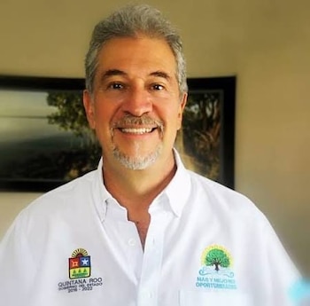 Arellano Guillermo encabezó la Secretaría de Ecología y Medio Ambiente de Quintana Roo durante la administración del entonces gobernador Carlos Joaquín González. Posteriormente, fue incorporado a la Semarnat, encabezada por Alicia Bárcena, para asumir la Dirección General de Zona Federal Marítimo Terrestre y Ambientes Costeros