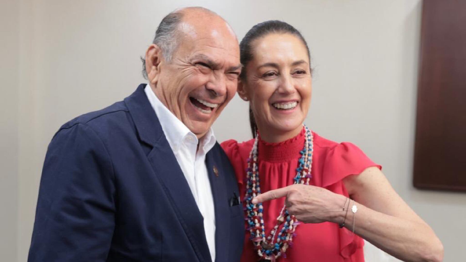 Fuentes cercanas aseguran que Lucía Méndez busca alejarse de Pérez Garibay por su actitud controladora (Foto: Twitter/AntonioPerezMEX)