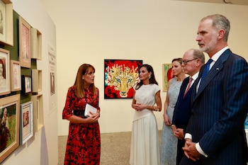 Los Reyes, junto a los Príncipes Alberto II y Charlène de Mónaco, en el “8.º Foro de los Artistas de Mónaco” (Casa Real)