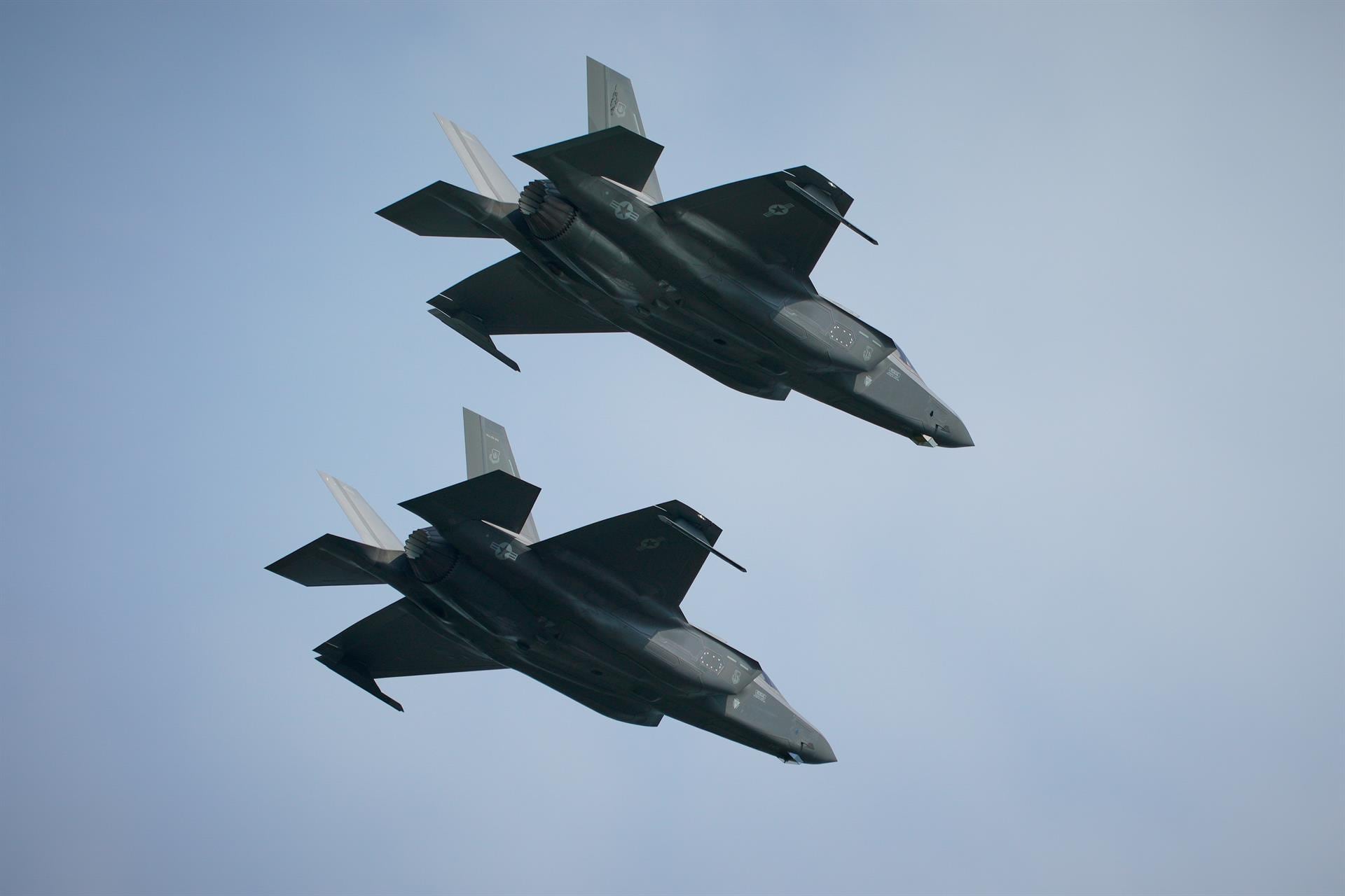 La respuesta incluyó el despliegue de cazas en aguas internacionales, el monitoreo de objetos no tripulados que ingresaron desde el este y restricciones temporales a la aviación civil