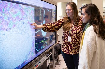 Las científicas Bethanny Danskin y