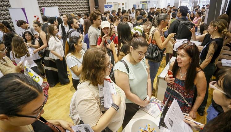 Una edición anterior de la Expo Empleo Barrial, la iniciativa del Gobierno de la Ciudad que busca conectar a vecinos desempleados con empresas que ofrecen vacantes concretas