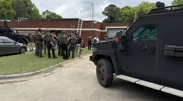 Fuerzas especiales y agentes federales intervinieron en el penal para asegurar la integridad de todos los presentes y restablecer el orden (NCSBI)