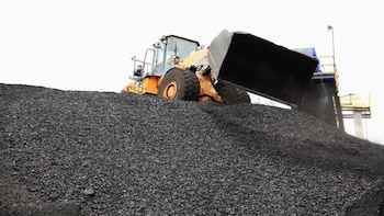 Contraloría alertó “fuerte golpe económico” por decisiones del Gobierno sobre la extracción de carbón térmico: PIB minero y regalías se desplomaron