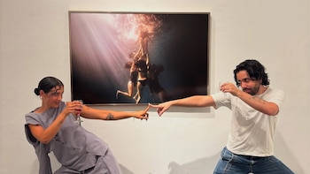 Delfina Pignatiello junto al director