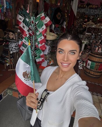 En sus publicaciones, se le