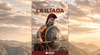 Portada de libro La Ilíada de Homero. Guerrero espartano con casco crestado, escudo redondo y lanza en paisaje montañoso. Nubes en cielo. Logo Infobae Ediciones.