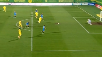 Pateó al arco, la pelota