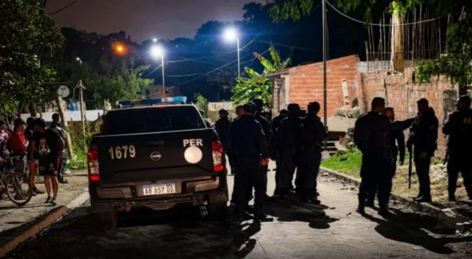 Un hombre murió y otras cuatro personas resultaron heridas en un tiroteo en Paraná
