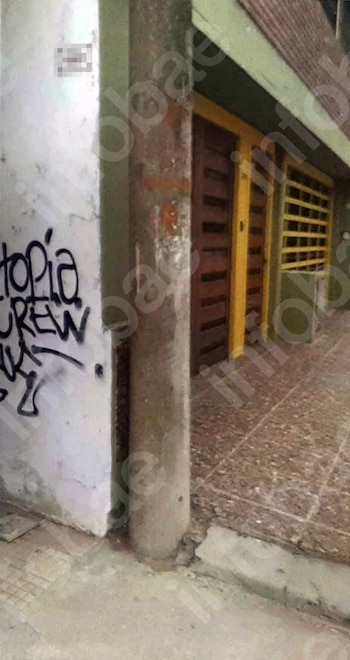 Tropezó en la vereda y demandó por las lesiones y por el tiempo que no pudo trabajar: ganó el juicio y deberán indemnizarla