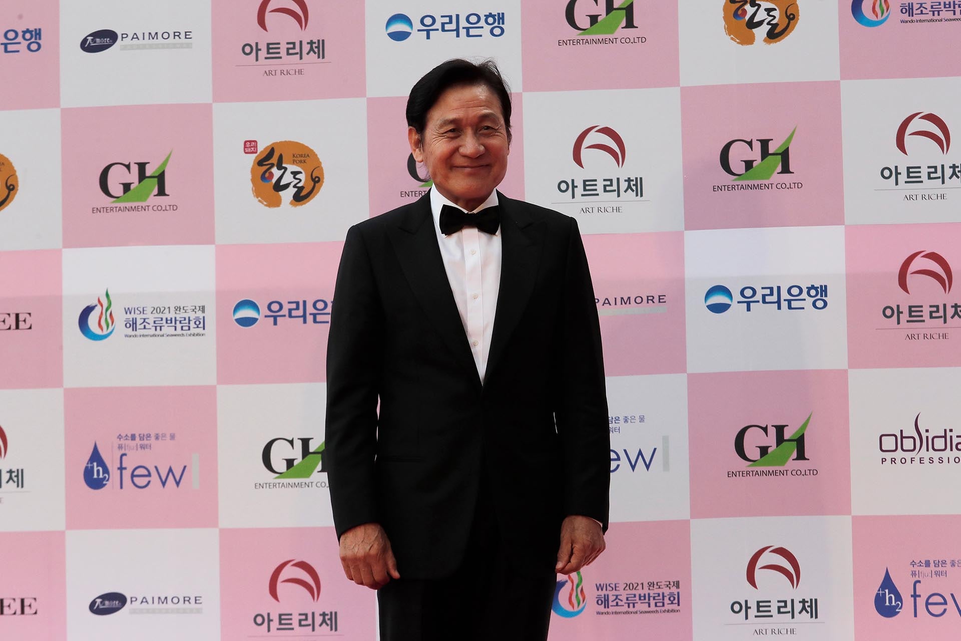 Galardonado con cinco Grand Bell Awards al mejor actor, Ahn Sung-ki marcó un récord jamás igualado en la cinematografía de Corea del Sur