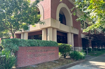 Las oficinas de la diócesis católica de Sacramento, en California (AP Foto/Tran Nguyen)