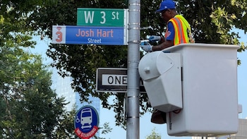 Nueva York homenajea a los Knicks campeones con calles temporales en su honor: dónde encontrarlas