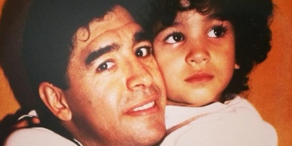 Hijo de Lalo Maradona y sobrino de Diego, jugó al fútbol hasta los 24 años, trabaja de martillero y lleva la historia familiar al streaming