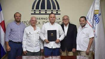 El Ministerio de Agricultura, encabezado por Francisco Oliverio Espaillat, asignó más de 1,090 millones de pesos dominicanos y extendió la vigencia del subsidio hasta el 31 de agosto. (Foto cortesía Presidencia de la República Dominicana)