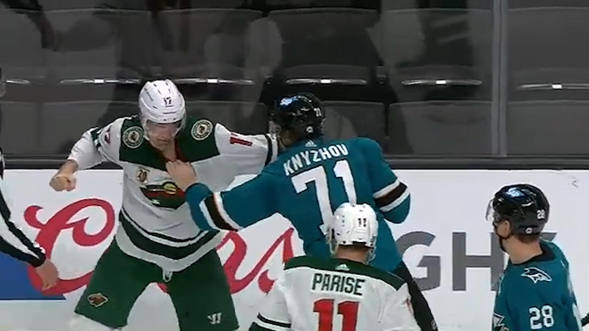 Pelea salvaje en la NHL:
