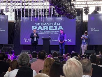 Sebastián Pareja y Diego Santilli en el evento de dirigentes realizado en Suipacha, provincia de Buenos Aires