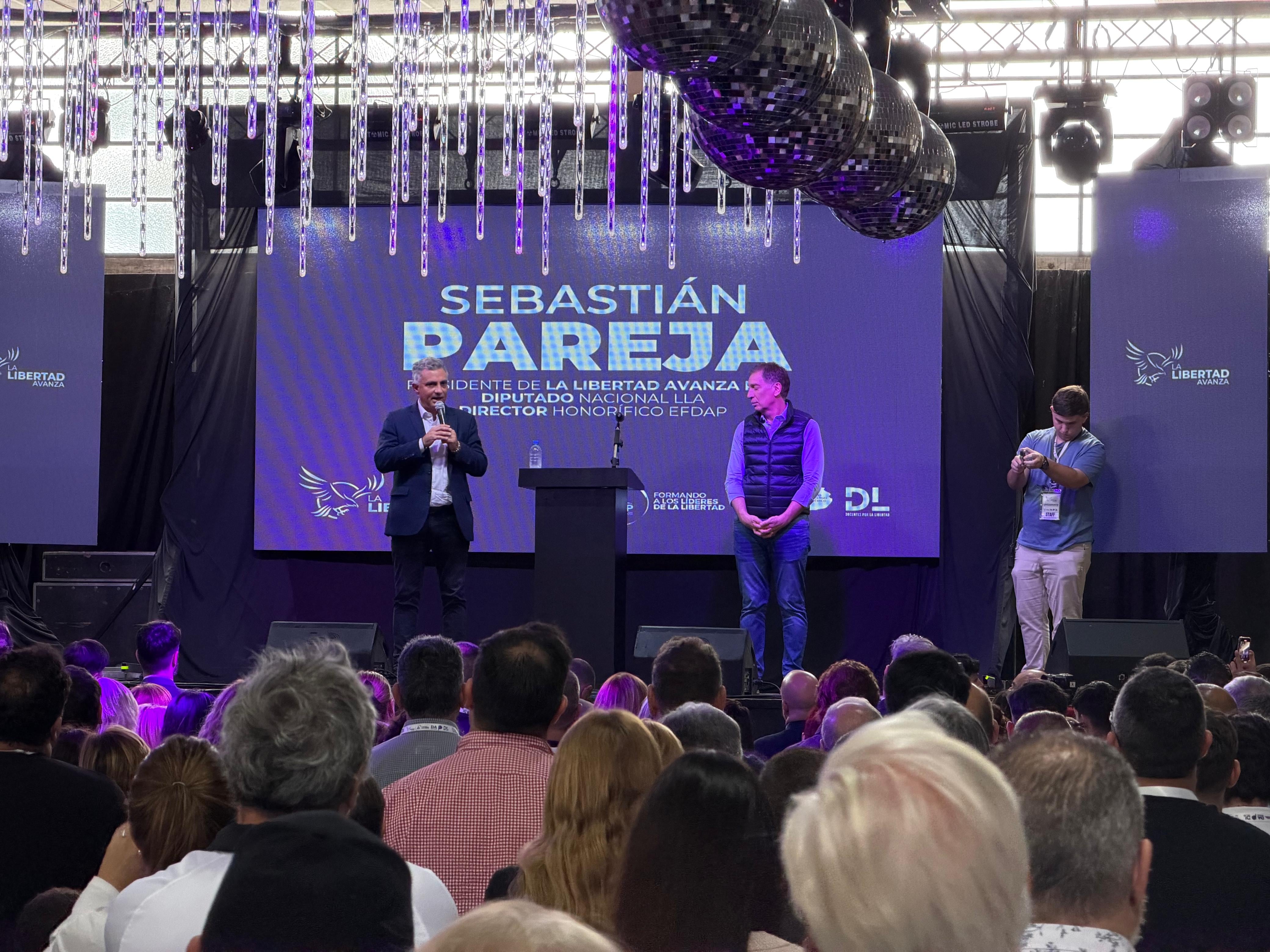 Sebastián Pareja y Diego Santilli en el evento de dirigentes realizado en Suipacha, provincia de Buenos Aires