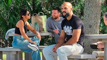 Messi en el partido de su hijo Thiago