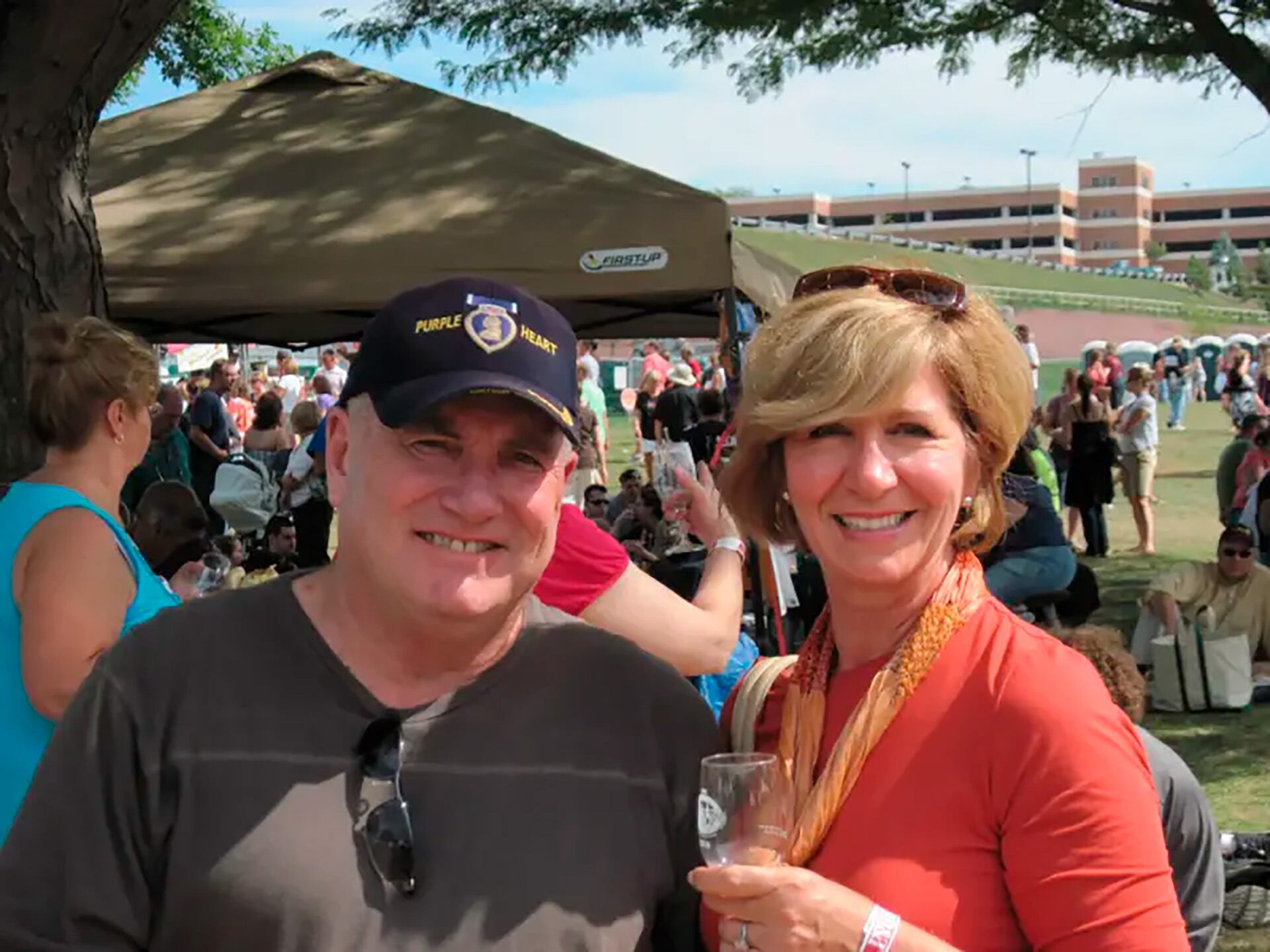 El embarazo de Deb en 1967 obligó a la pareja a separarse y entregar a su hija en adopción debido a la presión familiar y social