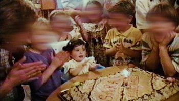 La serie que nos introduce en las entrañas de la secta del Tío Toni a través de sus supervivientes: manipulación, control extremo y abusos sexuales