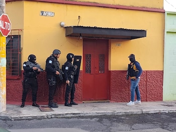 Fuerzas de seguridad de Guatemala allanan El Gallito en zona 3