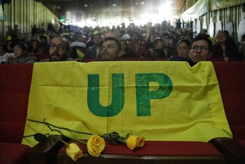 Militantes de UP hacen exigencia a militares retirados - crédito Colprensa