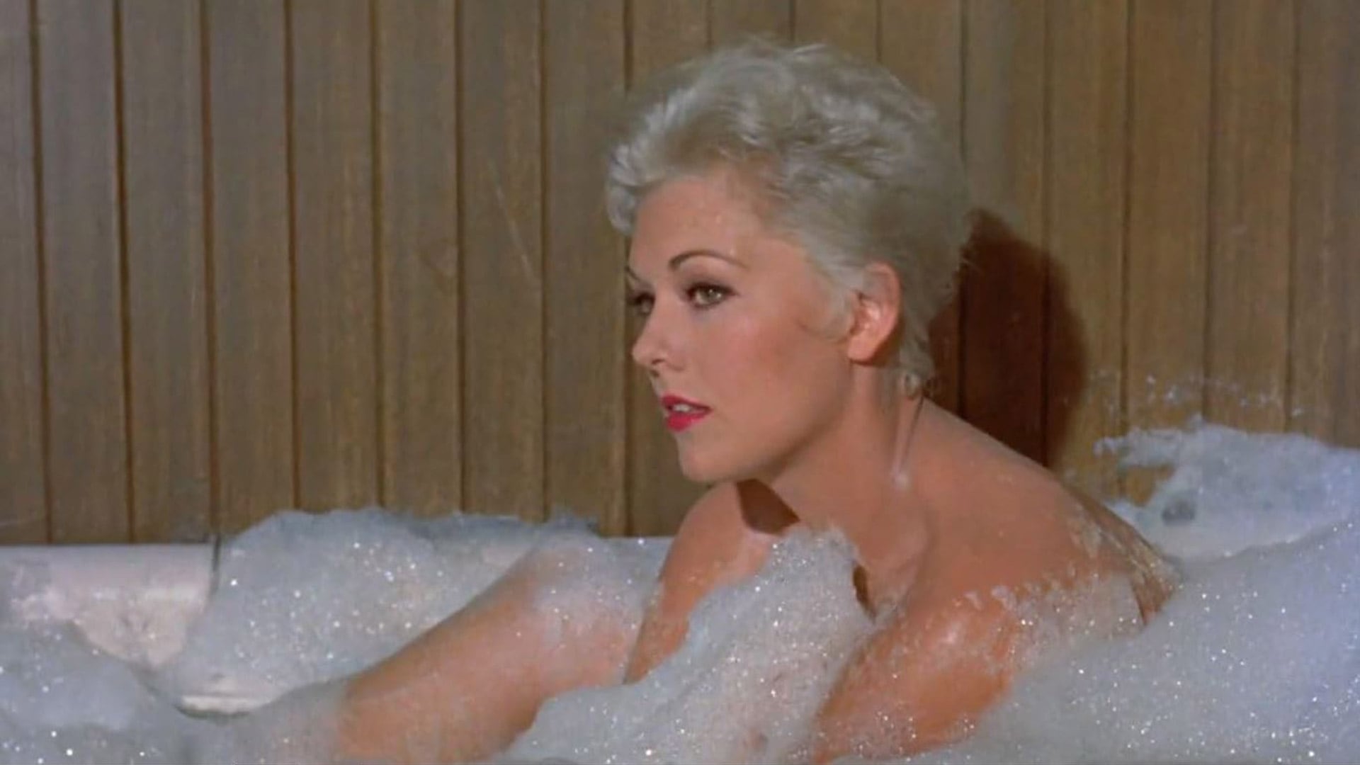 Kim Novak decidió abandonar su carrera actoral por temor a caer en una crisis de identidad