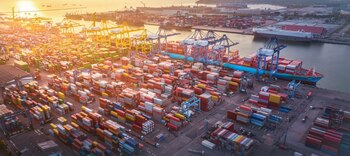 El déficit comercial de Estados Unidos se redujo a más de la mitad en abril por los aranceles de Donald Trump El déficit comercial de Estados Unidos se redujo a más de la mitad en abril por los aranceles de Donald Trump