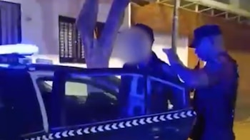 “Colgado de la medianera”: detuvieron