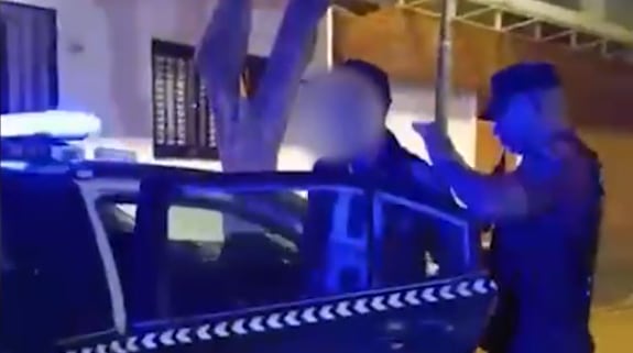 Así se lo llevaban detenido