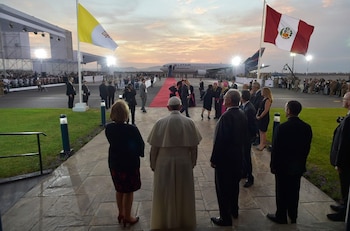 El Papa Francisco se despide del Perú en la fotografía posa junto al entonces presidente Pedro Pablo Kuczynski y su esposa. (Vatican News)