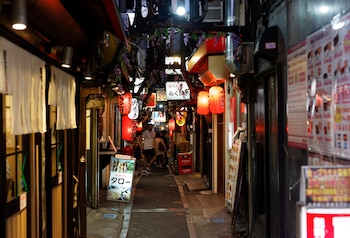 En este estrecho callejón se