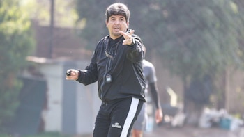Víctor Rivera dirigiendo un entrenamiento