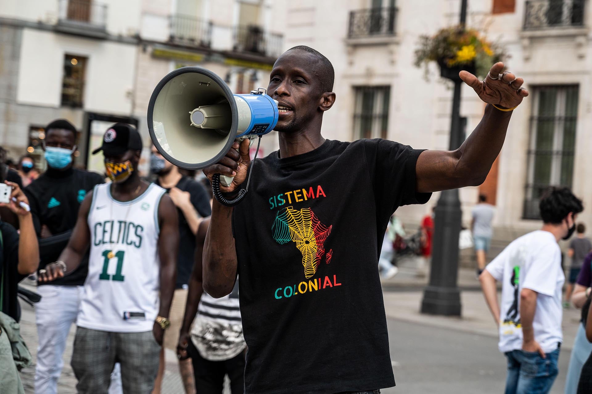 Serigne Mbaye era pescador en Senegal y la globalización arruino su fuente laboral. Se convirtió en un referente antirracista /Crédito: Grosby