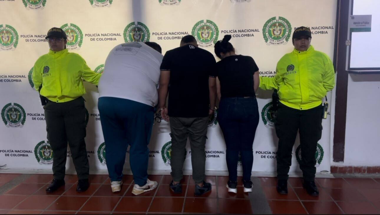 Los criminales basaban sus actividades criminales en el hurto y comercialización de vehículos con documentos y sistemas de identificación adulterados- crédito Policía de Bucaramanga