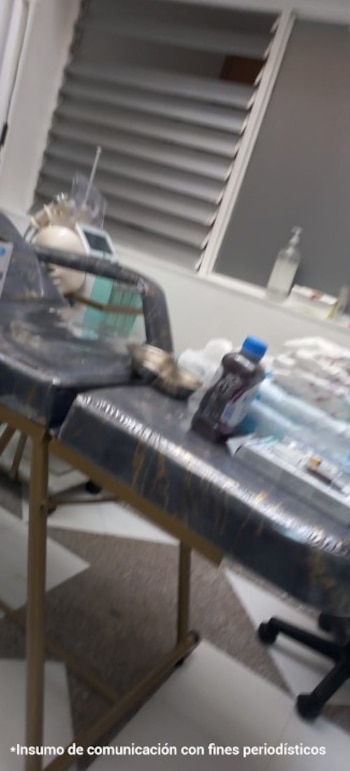 Más de 40 mujeres terminaron con secuelas permanentes tras cirugías estéticas clandestinas en Medellín - crédito Fiscalía