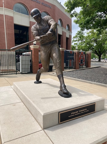 La estatua de Frank Thomas en Auburn