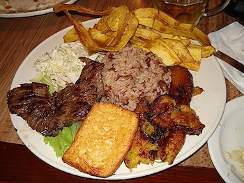 Preparar gallo pinto siete veces en una semana eleva el gasto a unos C$1.120 para una sola comida del día. (Imagen de cortesía)