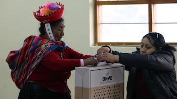 Peruvians vote in presidential runoff election