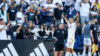 2-1. LA Galaxy agranda su