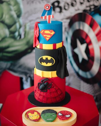 La torta de superhéroes (@zaira.nara)