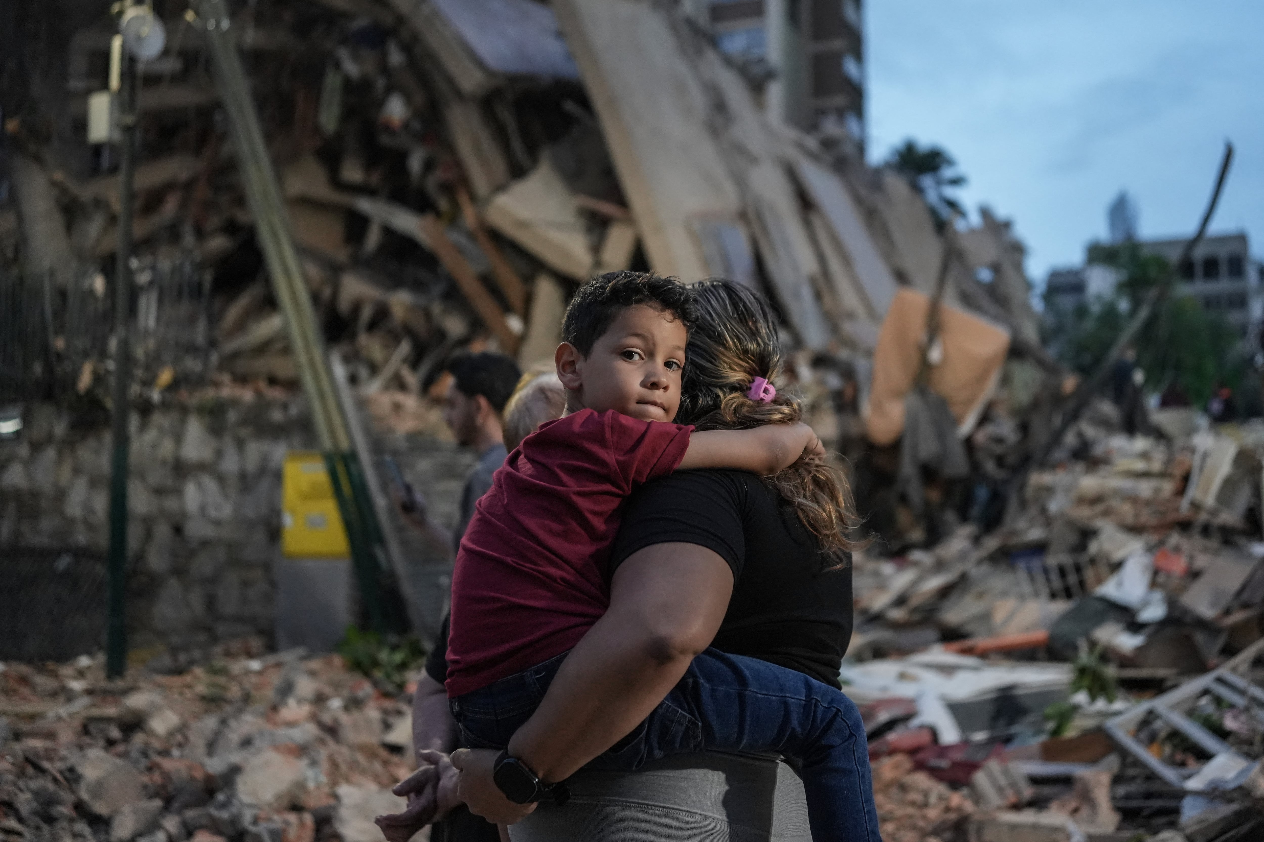 Los testimonios de venezolanos en Nueva York muestran que la emergencia en Venezuela moviliza a voluntarios y donantes (Photo by Manaure QUINTERO / AFP)